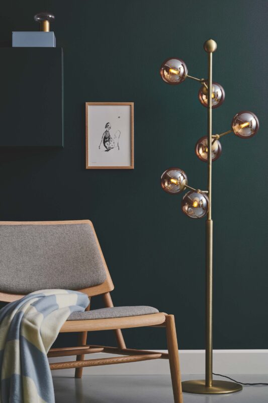 738892 Atom floor lamp amber LIFESTYLE