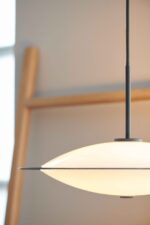 743612 Orbit pendant smoke O40 LIFESTYLE2